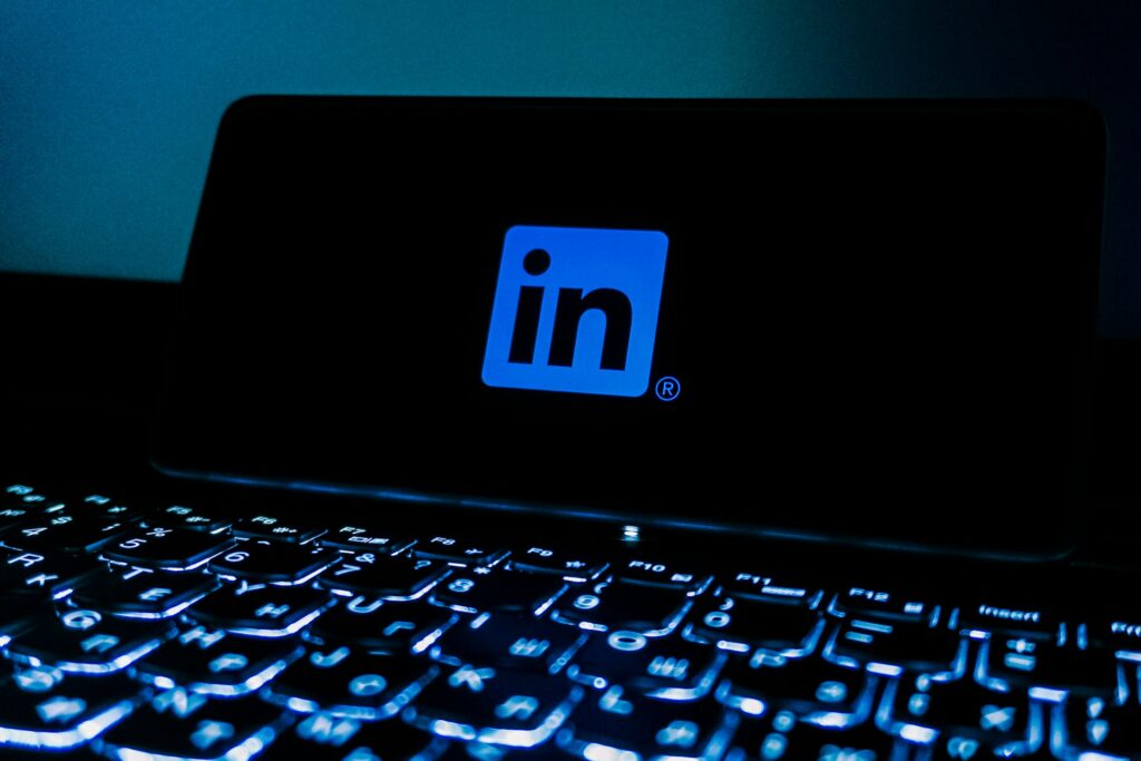 LinkedIn marketing strategy to generate B2B leads and build professional brand presence
